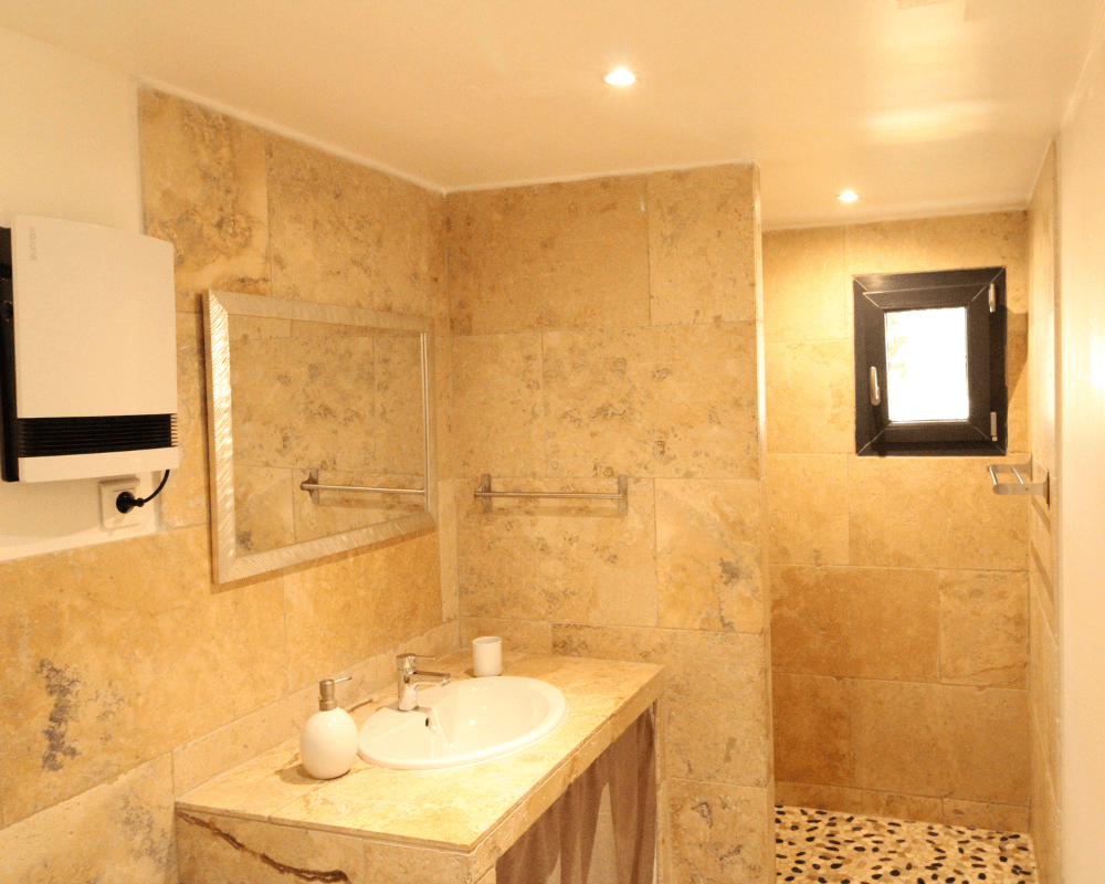 Chambre et salle de bain Saint Rémy